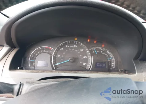 2013 Toyota Camry Xle z USA, uszkodzony, nr VIN 4T4BF1FK1DR327495